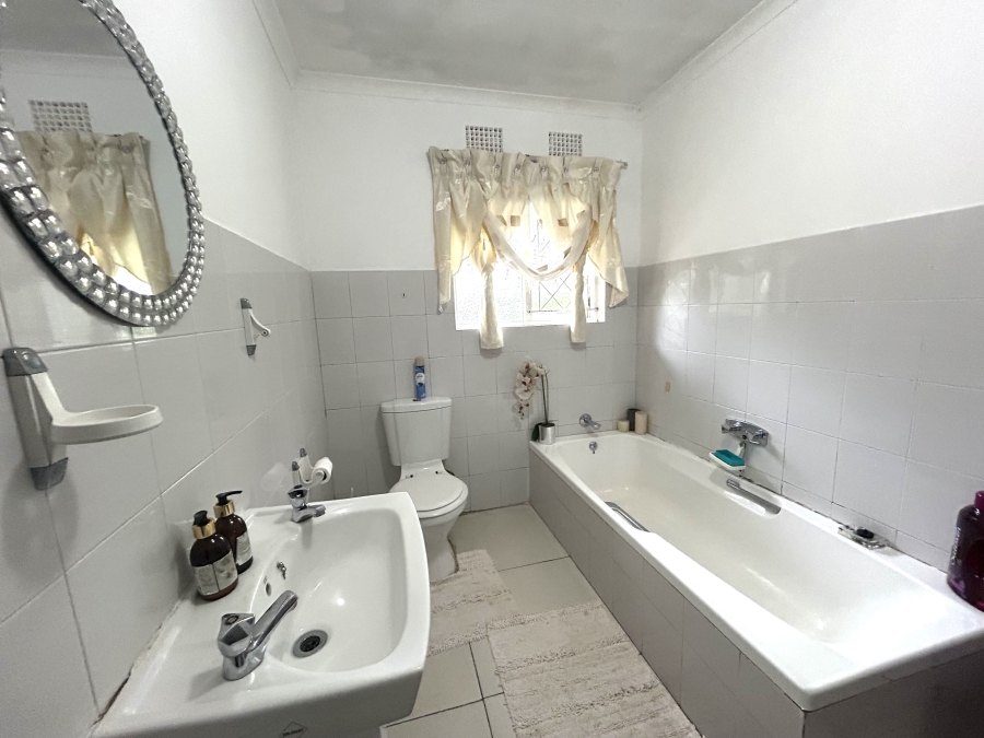 5 Bedroom Property for Sale in Beacon Bay Eastern Cape